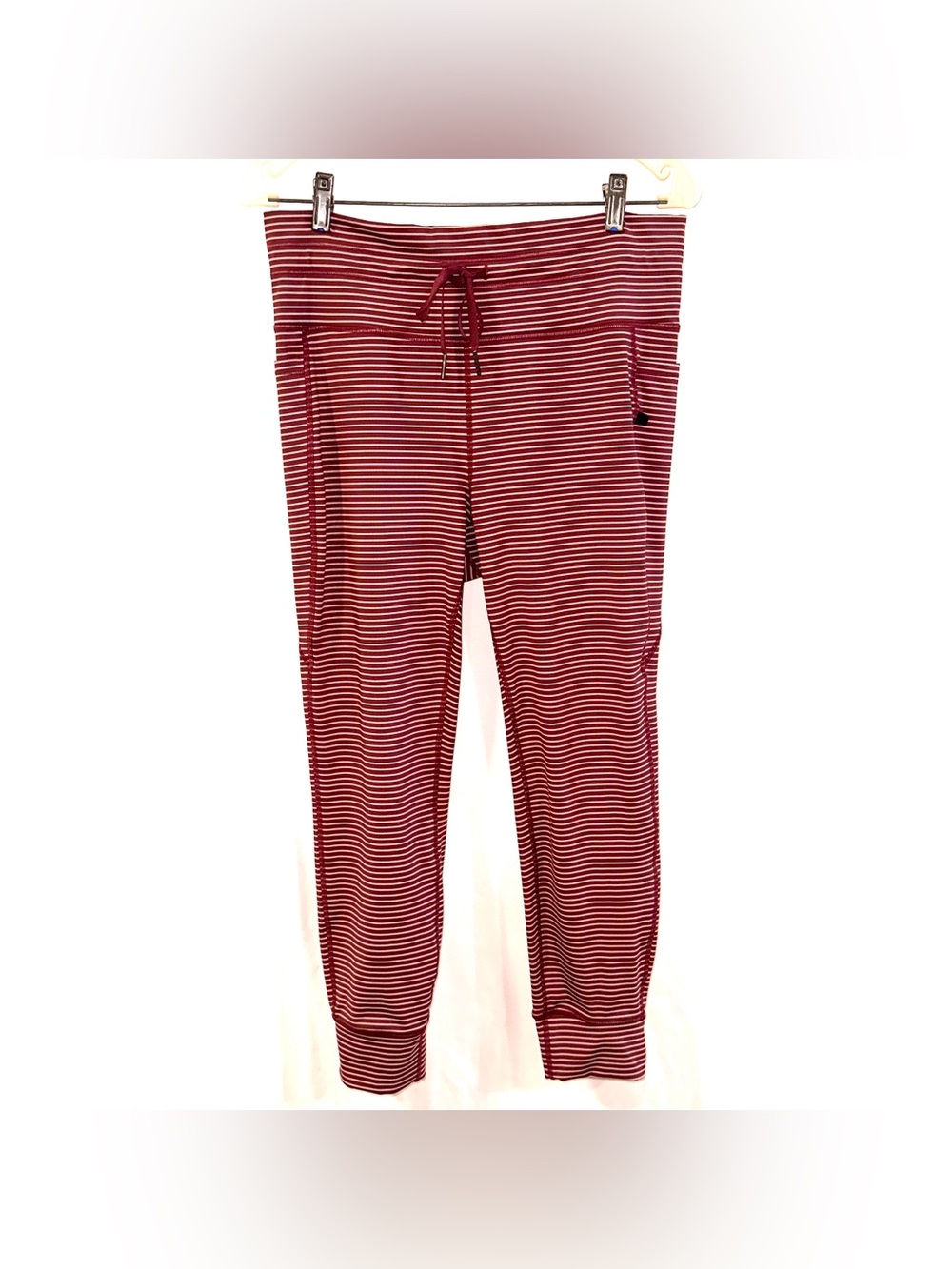 Halara Women’s Size XL Yoga 7/8 Joggers Drawstring Waist Red White Striped